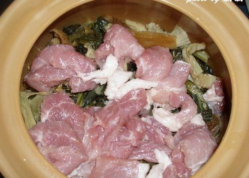 梅菜煲猪肉的做法