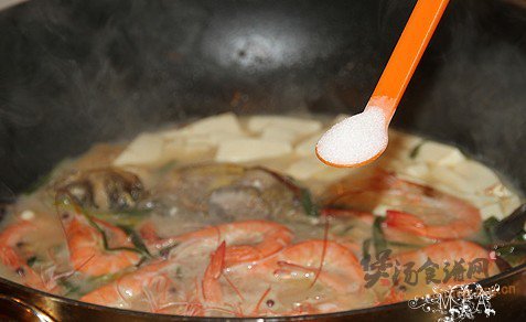 昂刺鱼鲜虾豆腐汤的做法