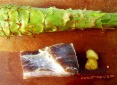 腊肉炖莴苣的做法