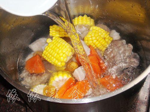 无花果玉米煲鹌鹑汤的做法