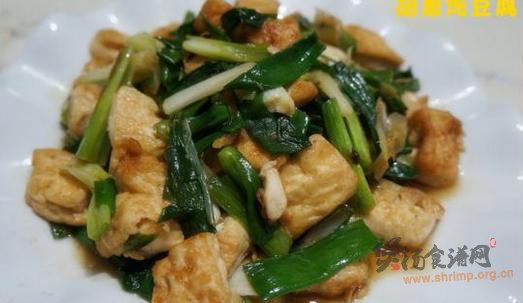 胡葱炖豆腐的做法