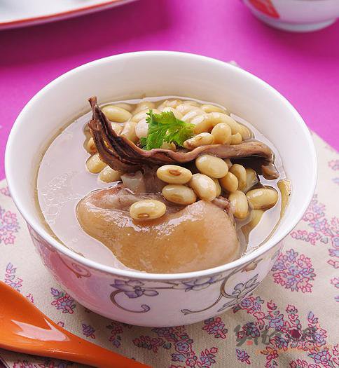 墨鱼黄豆炖猪蹄的做法