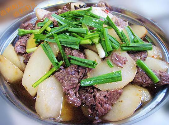 干锅萝卜炖牛肉的做法