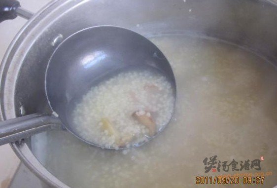 养生小米栗子粥的做法