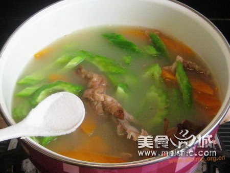 苦瓜炖鸭汤的做法