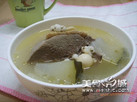 莲米苡仁炖鸭汤的做法