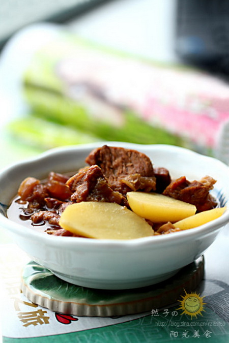 土豆咖喱炖牛肉的做法