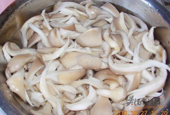 香浓的蘑菇肉丝汤的做法