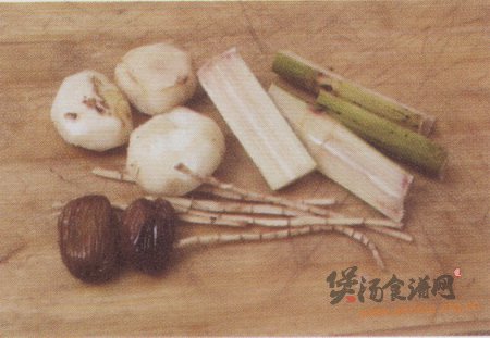 竹蔗茅根瘦肉汤的做法
