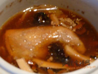 椰肉杞子炖鸡的做法