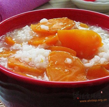 胡萝卜米香粥的做法