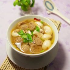 蘑菇肉丸汤的做法