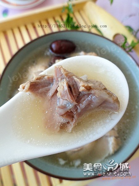 红枣薏米猪肘汤的做法