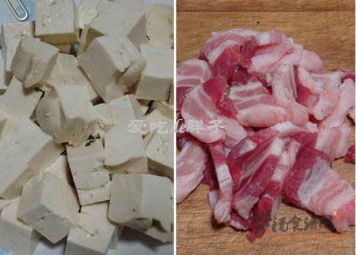 雪里红五花肉炖豆腐的做法