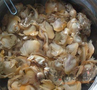 鲫鱼麻蛤汤的做法