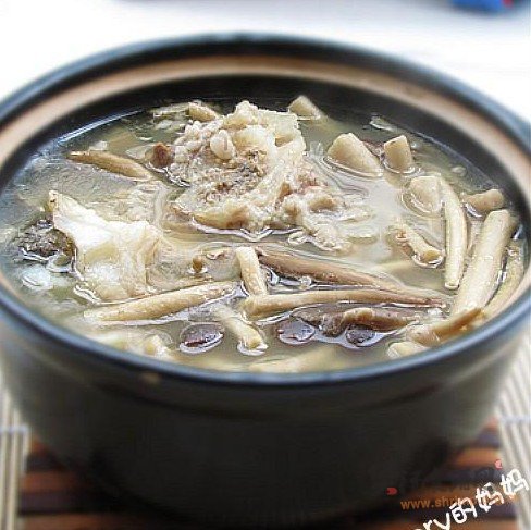 茶树菇牛骨煲的做法
