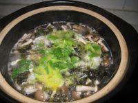 蟹味菇紫菜肉片汤的做法
