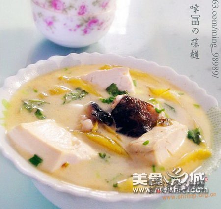 酸菜鱼头炖豆腐的做法