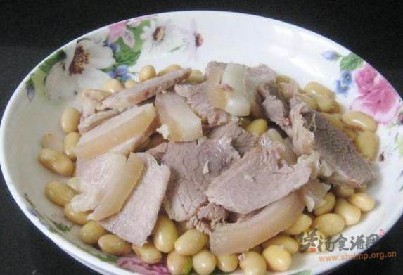 咸猪腿肉炖黄豆的做法