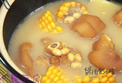 玉米黄豆煲猪脚的做法
