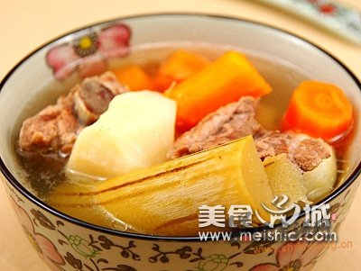 红萝卜竹蔗汤的做法