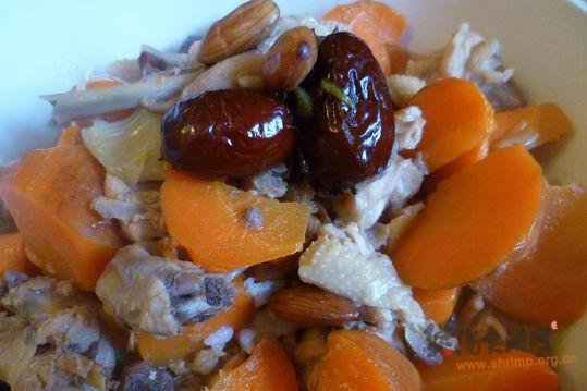 红枣杏仁炖鸡块的做法