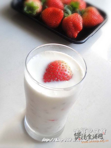 草莓薏米酸奶的做法