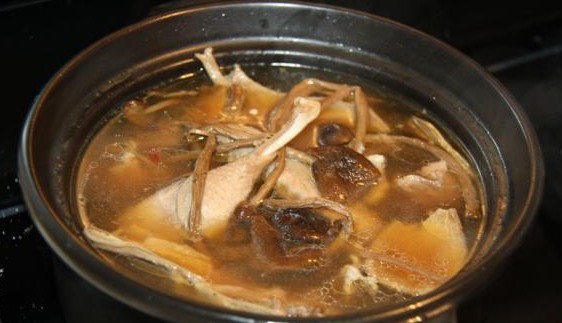 茶树菇水鸭煲的做法