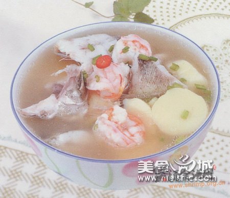 生鱼虾仁豆腐煲的做法