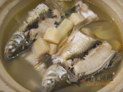 粉葛煲土鲮鱼的做法