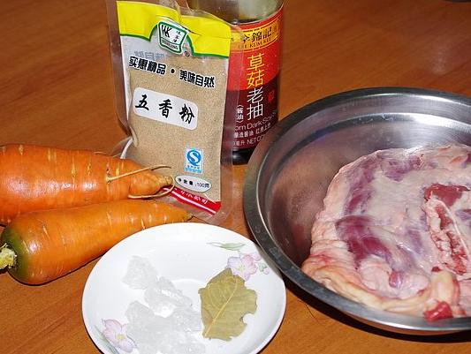 胡萝卜炖牛腩的做法
