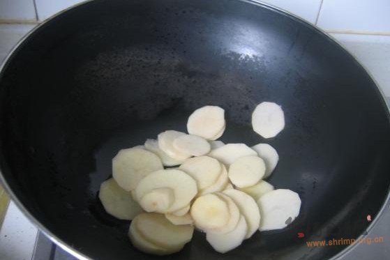 鸡毛菜土豆菌菇汤的做法