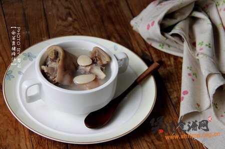 白芸豆猪蹄汤的做法
