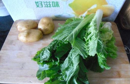 小白菜炖土豆的做法