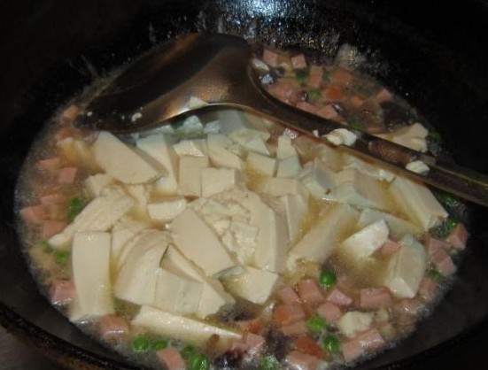 海参豆腐煲的做法