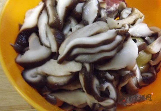香菇养生粥的做法