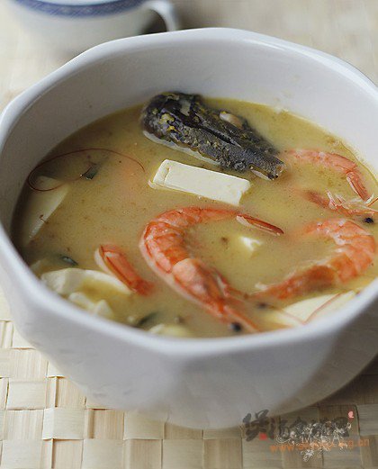 昂刺鱼鲜虾豆腐汤的做法
