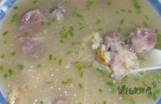 沙虫百合排骨汤的做法