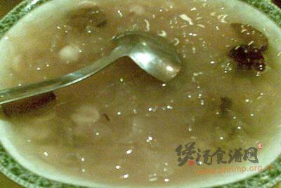 银耳莲汤的做法