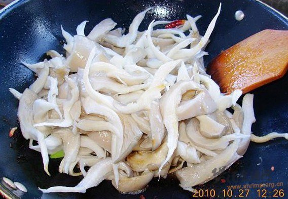香浓的蘑菇肉丝汤的做法