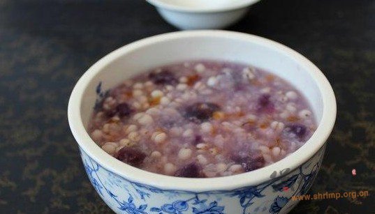 紫薯薏米粥的做法