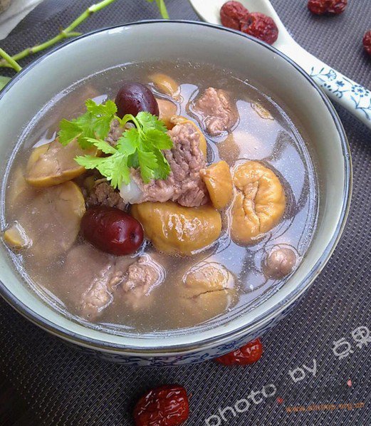 红枣板栗排骨汤的做法