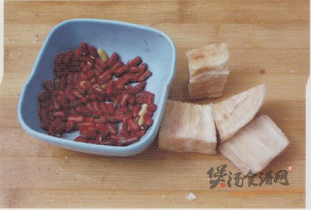 粉葛赤小豆鲮鱼汤的做法