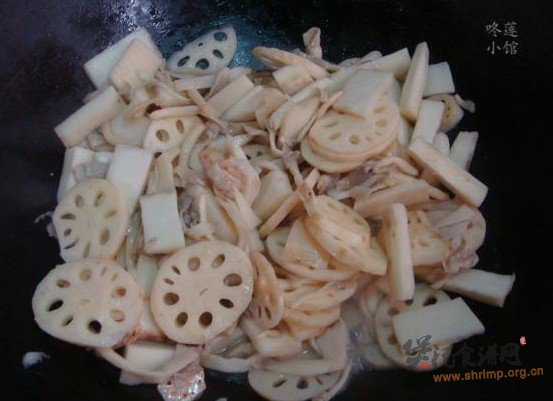 莲藕山药蘑菇汤的做法