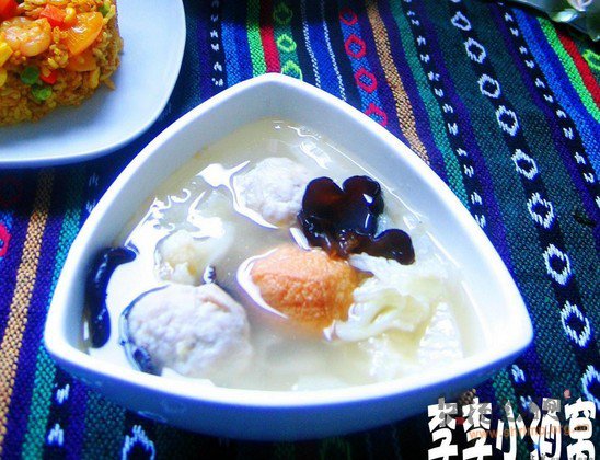 白菜油豆腐鱼丸汤的做法