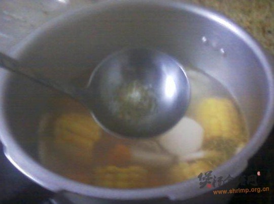 胡萝卜山药玉米汤的做法