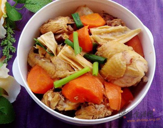 胡萝卜腐竹炖鸡的做法