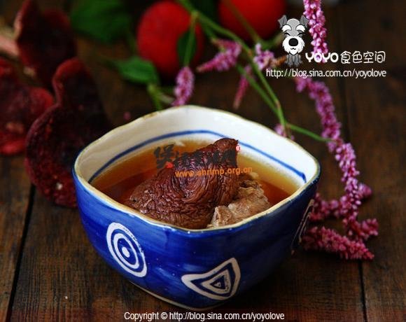 超级美味红艳艳的排骨红菇汤的做法