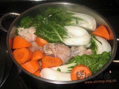 白菜煲猪大骨汤的做法