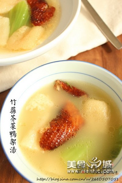 竹荪芥菜鸭架汤的做法